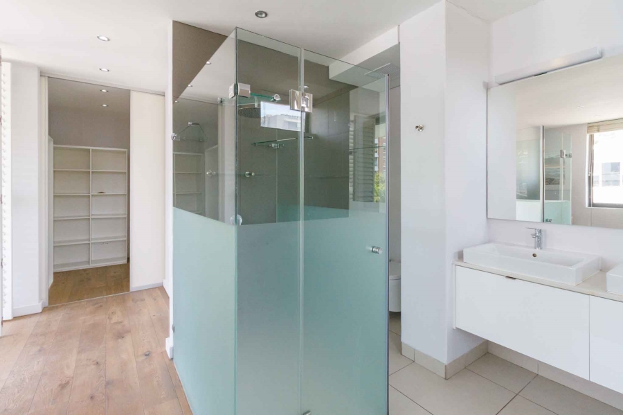 To Let 3 Bedroom Property for Rent in Green Point Western Cape